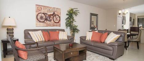 Appart'hôtel, 2 chambres, vue montagne | Salle de séjour | Télévision