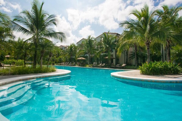 Pool - Luxe! Impressively designed 2nd-floor unit in Coco done in red and orange hues (Sardinal)