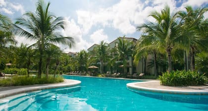 Luxe! Impressively designed 2nd-floor unit in Coco done in red and orange hues