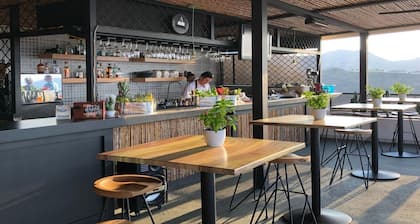 3rd-floor Space with modern decor recently renovated viewing over pool in Coco