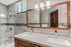 Apartment, 2 Bedrooms | Bathroom - Colorful & Private 2-Bedroom Condo Just a Short Walk from the Beach (Sardinal)