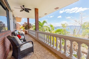 Villa, 4 chambres, vue océan | Balcon