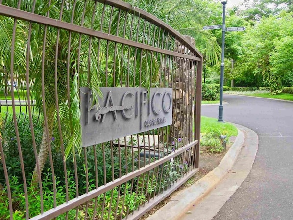 Exterior - Spacious One-Bedroom Condo with Pool View, Balcony & Beach Club Access (Sardinal)