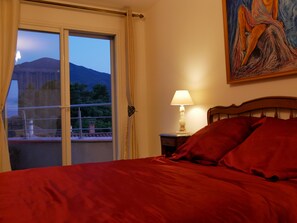 2 bedrooms, iron/ironing board, travel cot, free WiFi