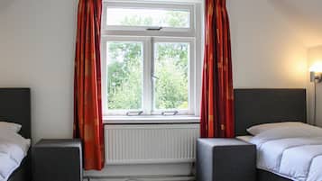 3 bedrooms, travel crib, free WiFi, bed sheets