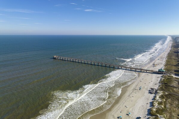 Beach nearby, sun loungers, beach towels - Hang With the Locals at the SURF PARK House! 3 blocks to the Beach, Pet friendly (Jacksonville Beach)