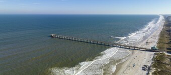 Hang With the Locals at the SURF PARK House! 3 blocks to the Beach, Pet friendly