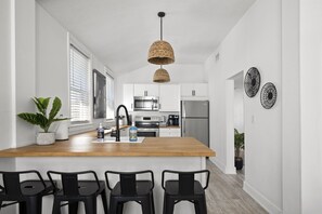 Fridge, microwave, oven, stovetop - Hang With the Locals at the SURF PARK House! 3 blocks to the Beach, Pet friendly (Jacksonville Beach)