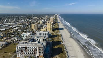 Beach nearby, sun-loungers, beach towels