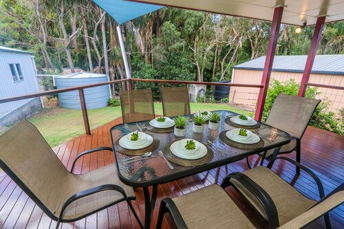 McLeods: Three-Bedroom, Pet-Friendly Coastal Escape in Central Agnes Water