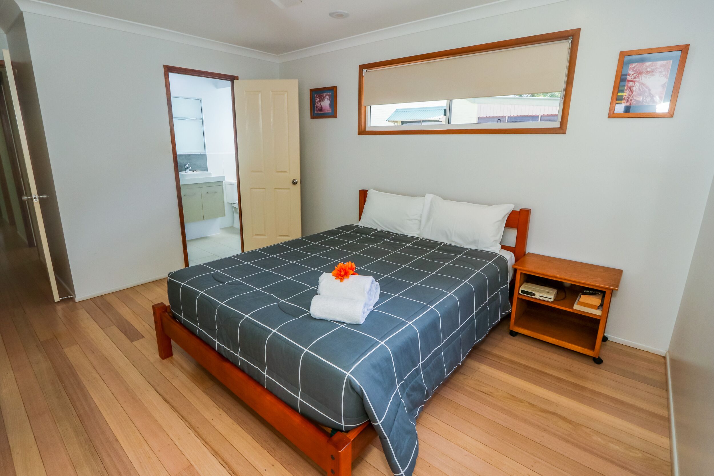 3 bedrooms, iron/ironing board, bed sheets