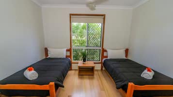 3 bedrooms, iron/ironing board, bed sheets