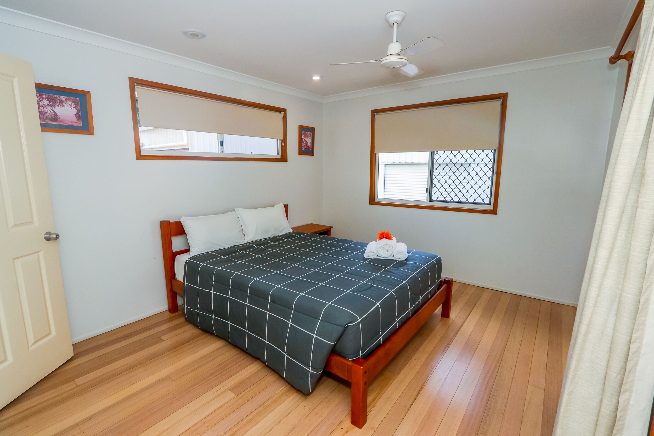 3 bedrooms, iron/ironing board, bed sheets