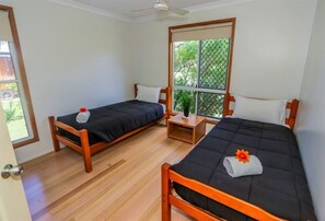 3 chambres, fer et planche à repasser, draps fournis