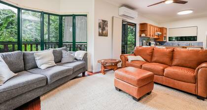 Merindah: Four-Bedroom Modern Pet-Friendly Home in Central Agnes Water