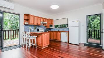 Køleskab, mikrobølgeovn, ovn, kogeplade