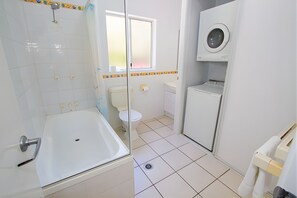 Shower, hair dryer, towels