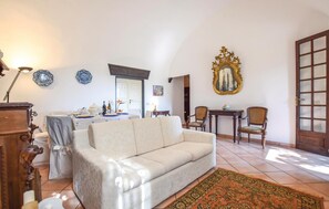 Living area - 2 bedroom beautiful home in Albenga (Albenga)