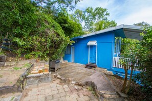 Exterior - Sunset Villa: Pet-Friendly Retreat with Fantastic View in Historic 1770 (1770)