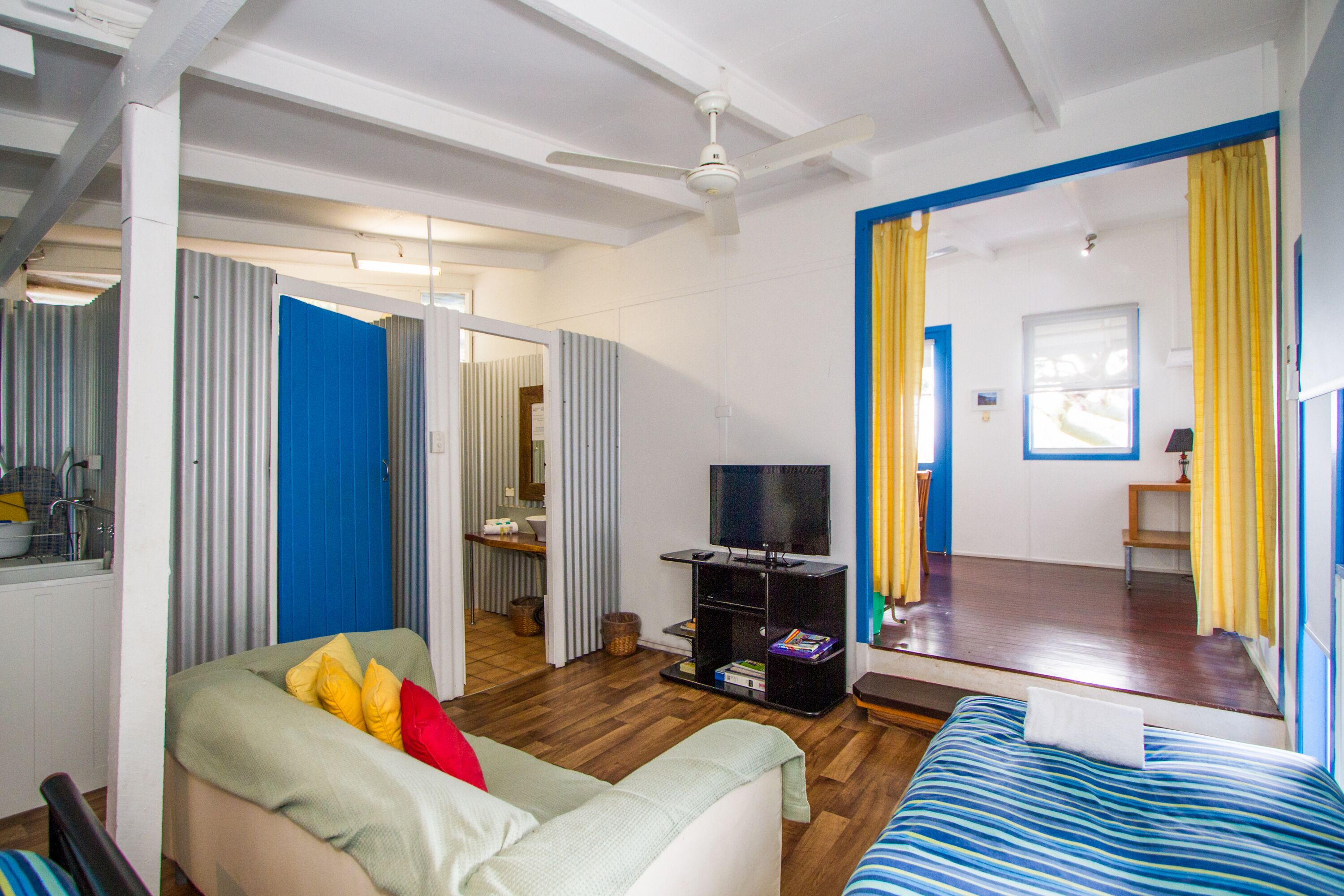 1 bedroom, bed sheets