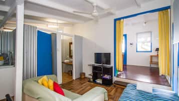 1 bedroom, bed sheets