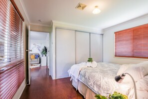 3 bedrooms, iron/ironing board, free WiFi, bed sheets