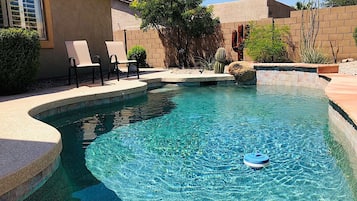 House, 4 Bedrooms | Pool