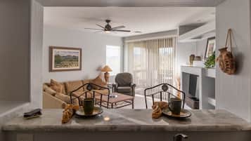 Condo, 3 Bedrooms | Living room