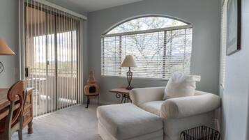 Condo, 3 Bedrooms | Living room