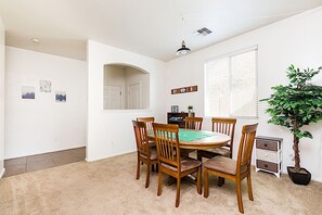 Casa, 4 habitaciones | Restaurantes