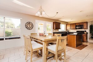 ハウス 5 ベッドルーム | レストラン