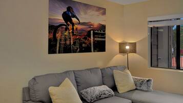 Condo, 1 phòng ngủ | Phòng khách