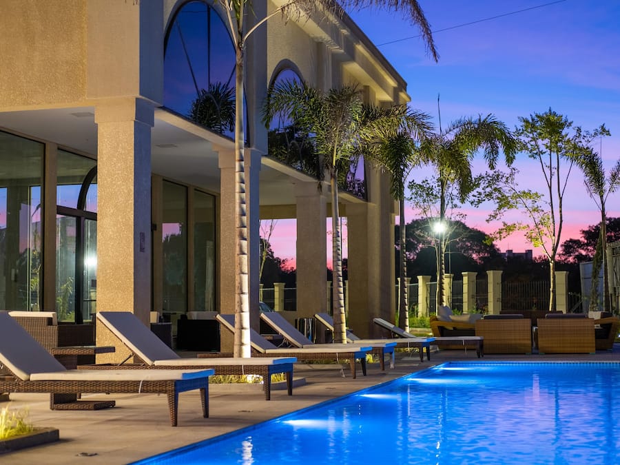 Außenpool, Liegestühle