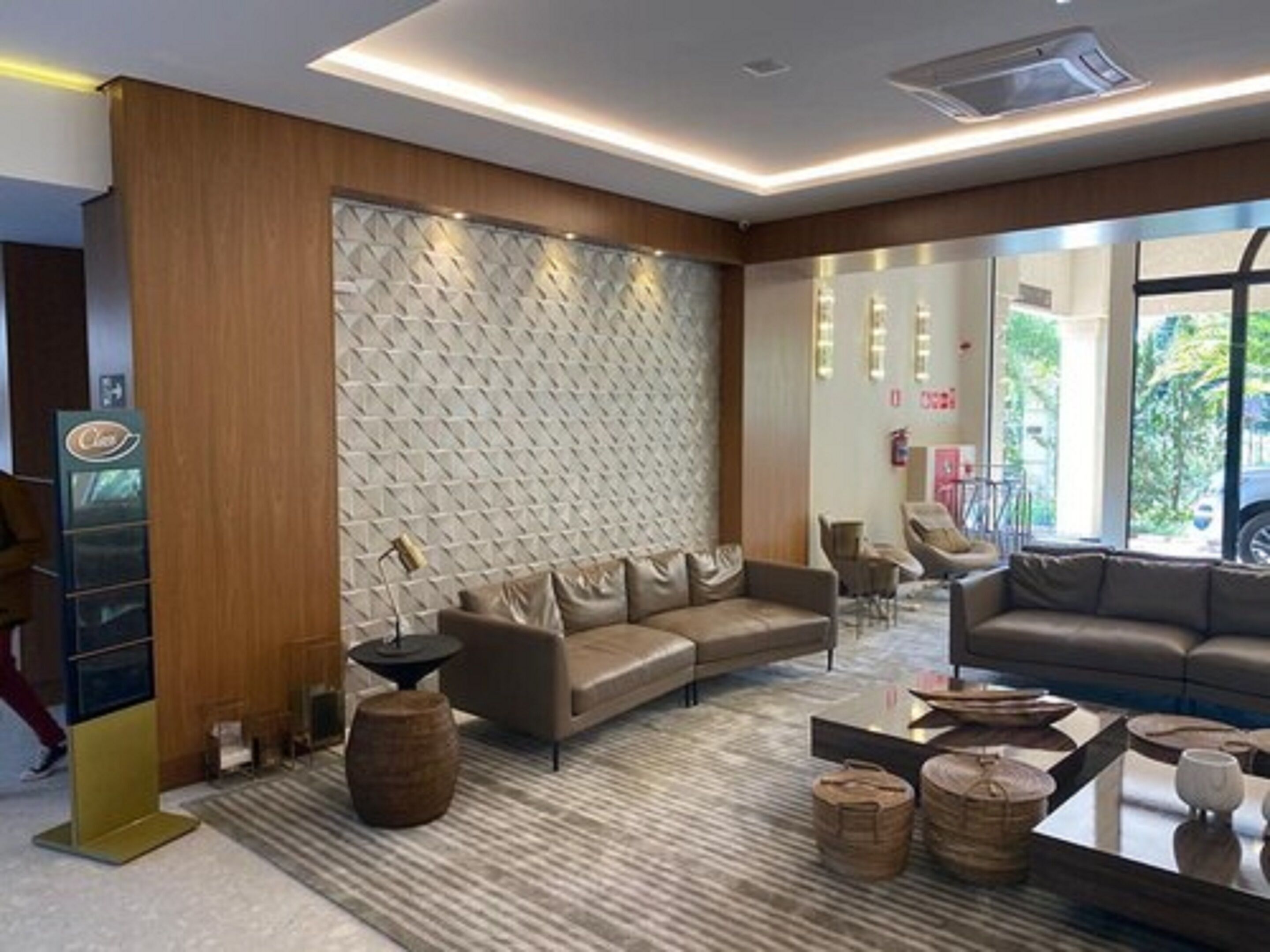 Lobby-lounge