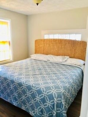 9 bedrooms, WiFi, bed sheets - Three Lovely Cottages On One Lakefront Property ~ Sleeps 22! (Mears)