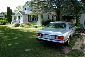 Property grounds - Family and Friends 4 Bedroom Newer Vacation Home (Petoskey)