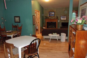 Interior - Family and Friends 4 Bedroom Newer Vacation Home (Petoskey)