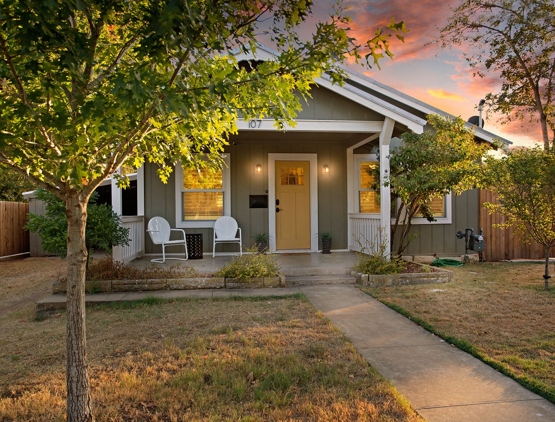 Allies Spot | 2/2 Cottage | 1 King, 1 Queen | Outdoor Hanging Bed | Dogs Allowed w/Fee