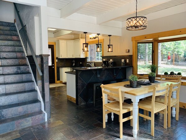 Dining - Cozy Chalet & Dog Friendly! (South Lake Tahoe)