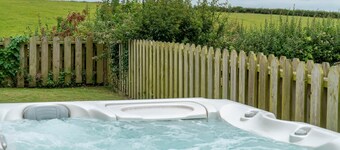 Snowdrop Cottage -  Single level property with Hot Tub.