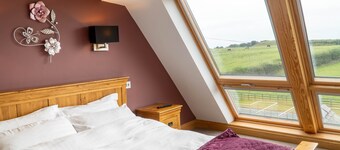 Primrose Cottage -  2 Bed cottage with Hot Tub, walk to the beach.