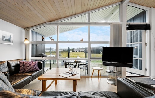Gorgeous home in Harboøre with WiFi