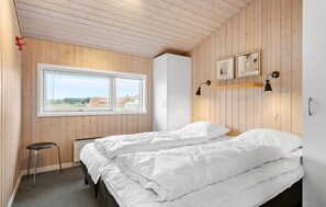 3 bedrooms, travel cot, free WiFi