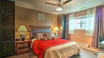 3 bedrooms, desk, iron/ironing board, travel cot