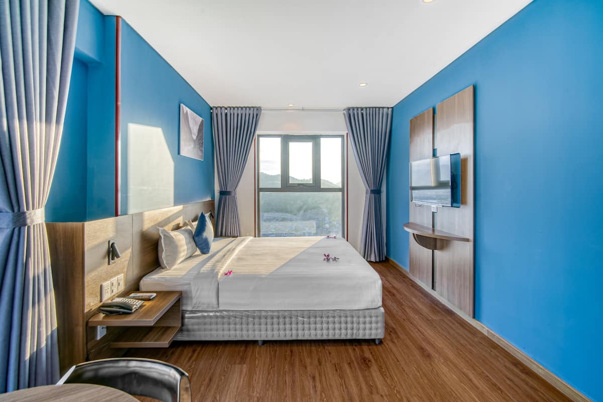 Superior Room, Mountain View | Minibar, in-room safe, desk, free WiFi