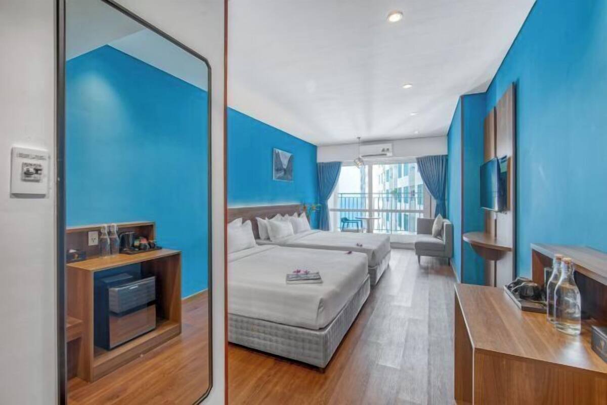 Minibar, in-room safe, desk, free WiFi