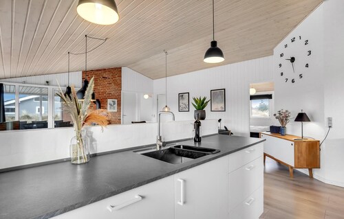 Gorgeous home in Hvide Sande with sauna