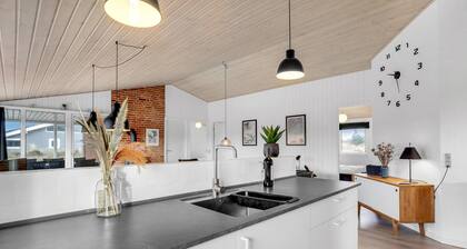 Gorgeous home in Hvide Sande with sauna