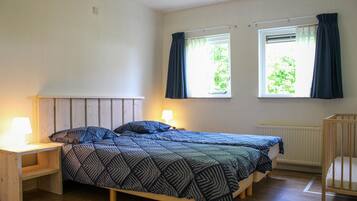 3 多间卧室、旅行婴儿床、免费 WiFi、床单