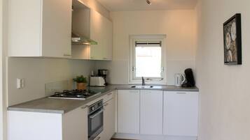 Fridge, stovetop, dishwasher, coffee/tea maker